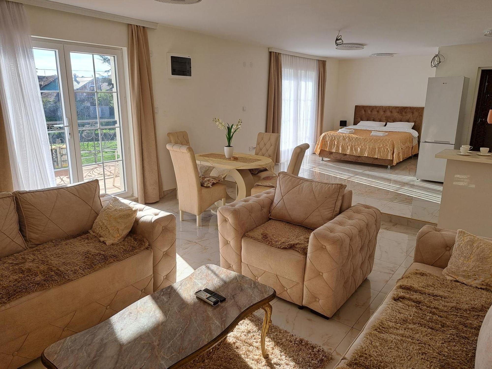 Dina Lux Apartman Jagodina Exterior foto