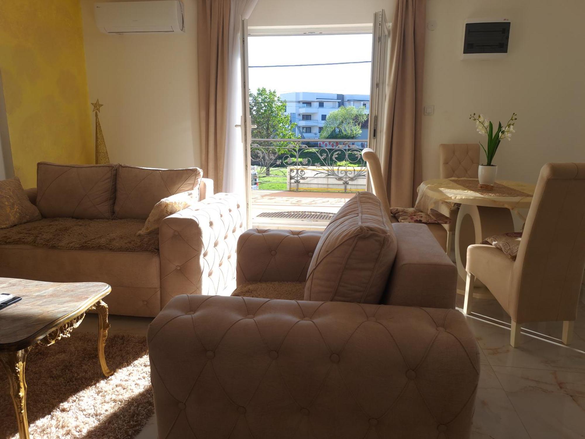 Dina Lux Apartman Jagodina Exterior foto