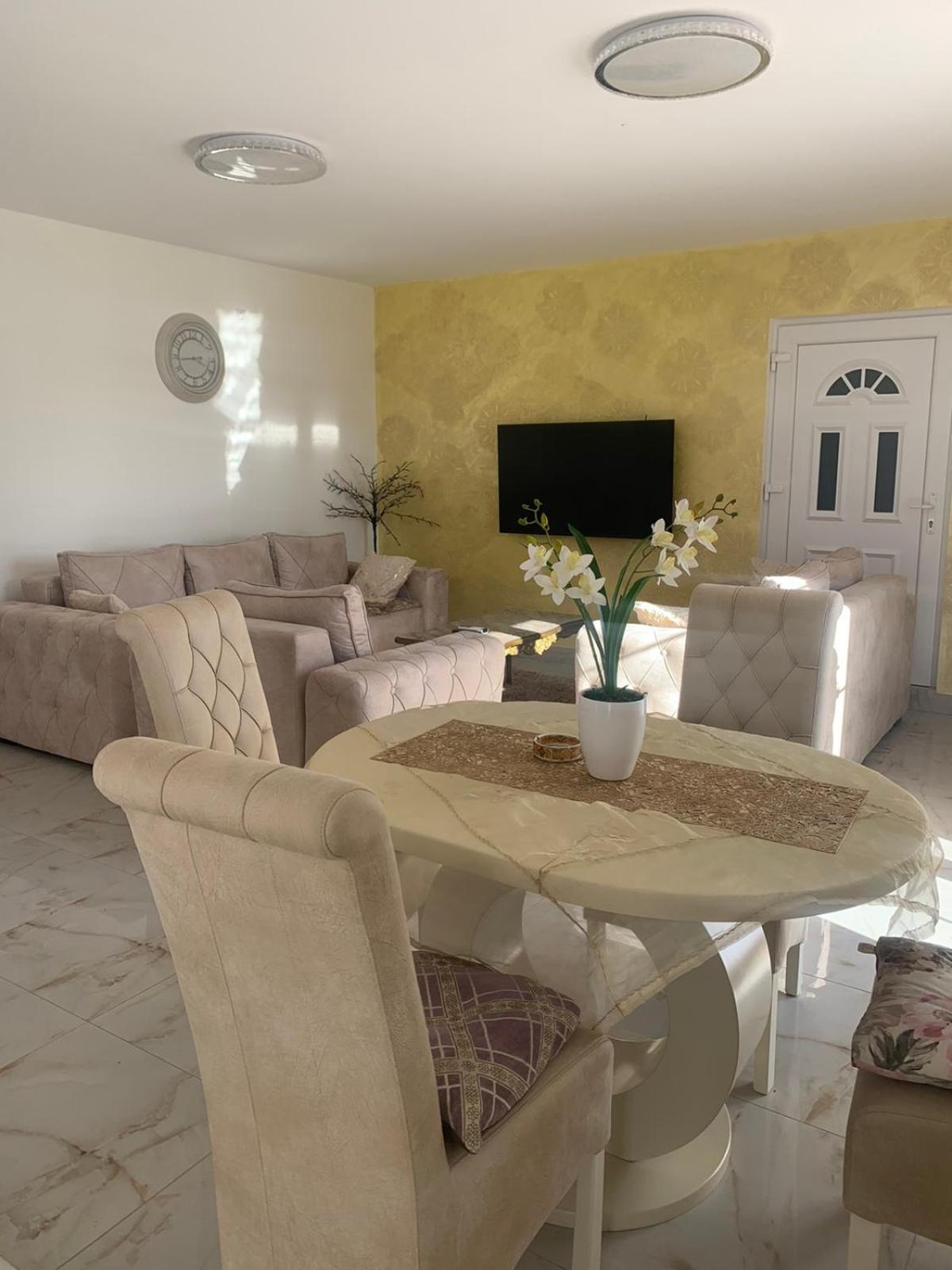 Dina Lux Apartman Jagodina Exterior foto